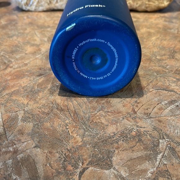 Hydro Flask 32 Oz insulated wide mouth tumbler - Picture 8 of 11